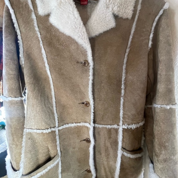 Sundance genuine leather/shearling coat. Size 4. Excellent condition. - Picture 4 of 5